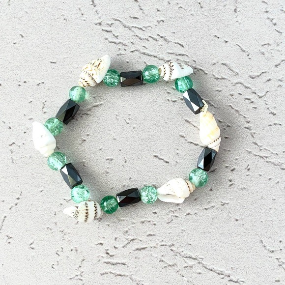 Conch Shells - Faceted Hematite Magnetic Beads - Stretch Bracelet - Green Glass - Picture 3 of 4